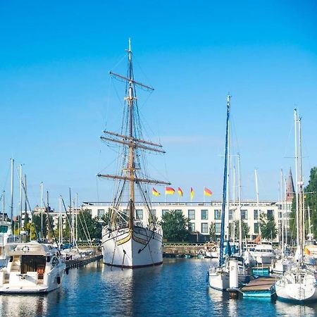 2 Slaapkamer Appartement Op De Zeedijk Van Oostende. Kültér fotó