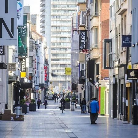 2 Slaapkamer Appartement Op De Zeedijk Van Oostende. Kültér fotó