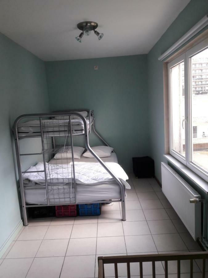 2 Slaapkamer Appartement Op De Zeedijk Van Oostende. Kültér fotó