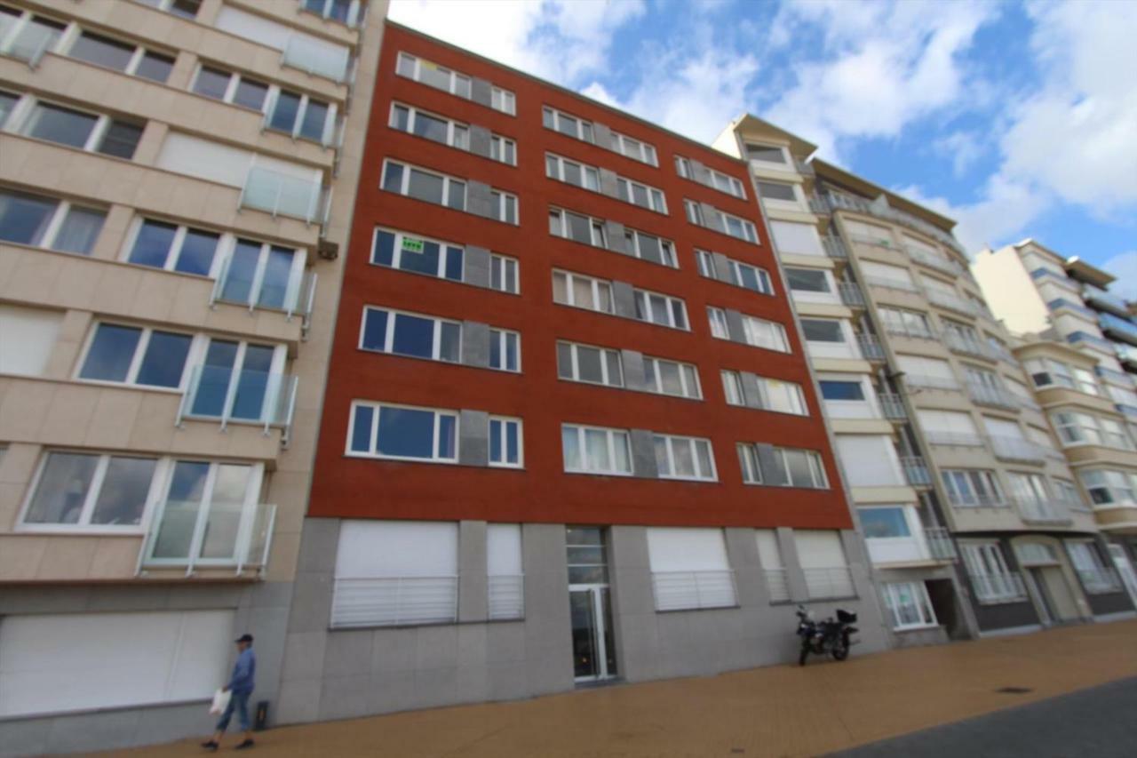 2 Slaapkamer Appartement Op De Zeedijk Van Oostende. Kültér fotó