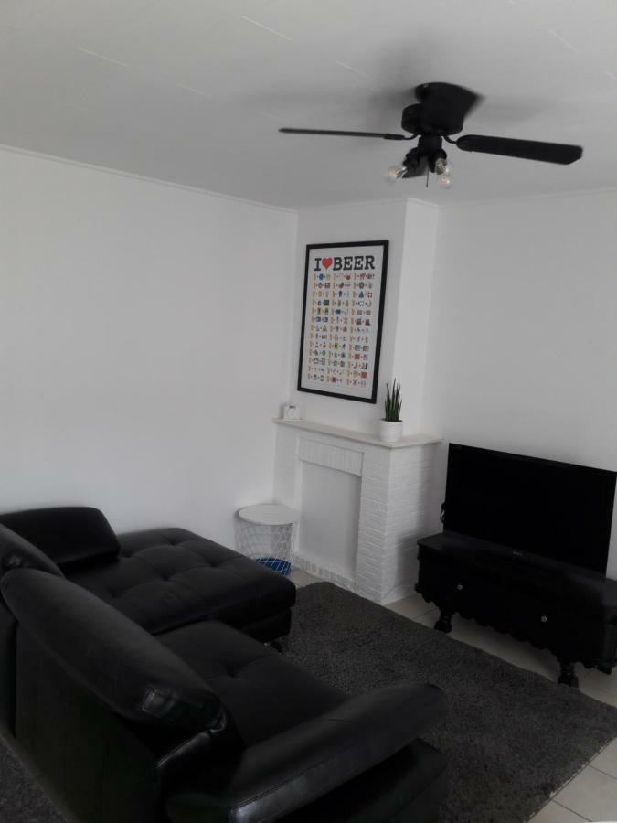 2 Slaapkamer Appartement Op De Zeedijk Van Oostende. Kültér fotó