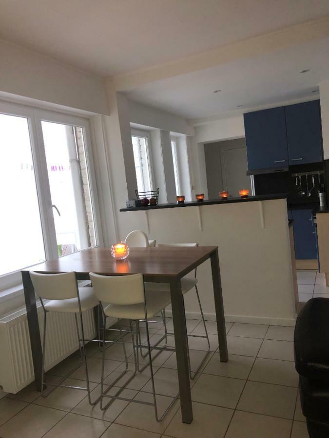 2 Slaapkamer Appartement Op De Zeedijk Van Oostende. Kültér fotó