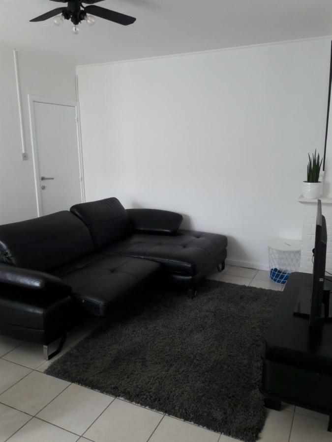 2 Slaapkamer Appartement Op De Zeedijk Van Oostende. Kültér fotó